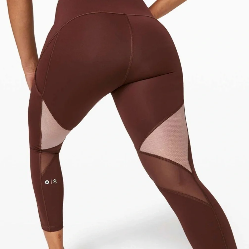 Lululemon X Barry’s Stronger as One High Rise Tight in Midnight Maroon, Size 4